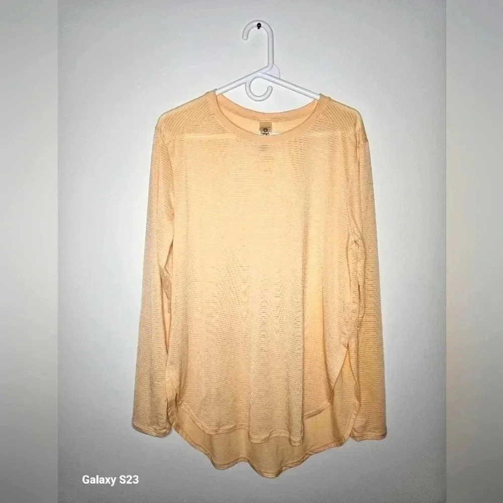 Like new Mono b woman's LG top‎